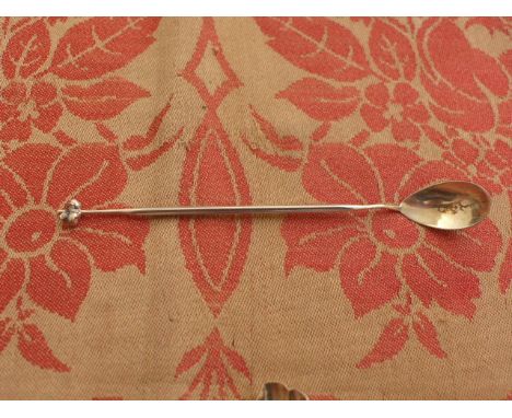 Georgian tea caddy spoon (London 1819), long handled (early 20th century) silver pickle spoon, etc