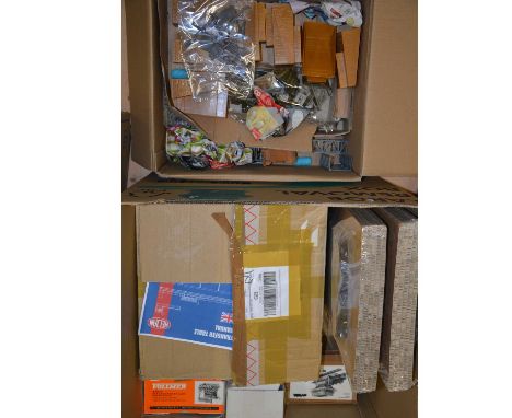 HO track-side accessories and buildings, seven including Heljan transfer table; Vollmer coal loading hopper and similar items