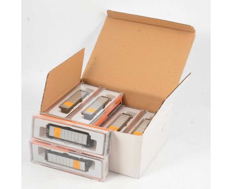 Fox Valley Models FVM N gauge model railway, trade box of twelve ref 83124 RD-4 Hopper 'Union Electric' box cars, all cased.Q