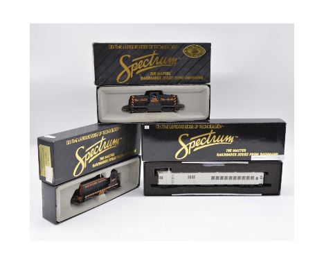 Bachmann HO gauge model railway locomotives, three including ref 81103 GE 70 ton 'Southern Pacific'; ref 81401 EMC gas electr