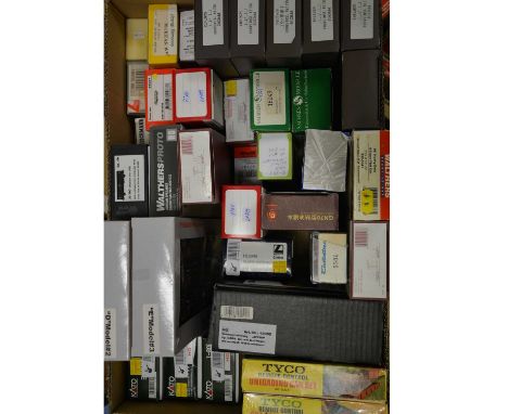 HO gauge model railway rolling-stock and wagons, thirty-four various makers and types including Kato; Train Garden; Walthers;