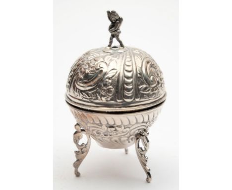 A Victorian silver string holder, maker Samuel Jacob, London, 1900: of circular form the finial in the form of Mr Punch, rais