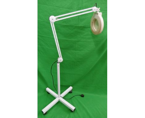 Cantilever jewellers lamp with magnifying glass and light 