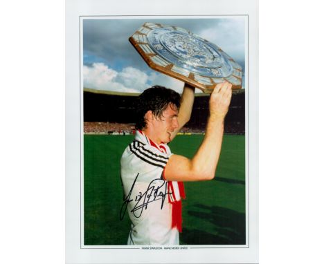 Football Frank Stapleton signed 16x12 Manchester United colour print pictured with the Charity Shield. Good Condition. All au