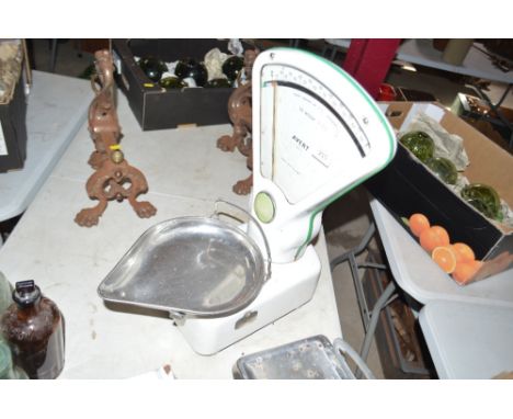 A set of Avery Grocer's scales