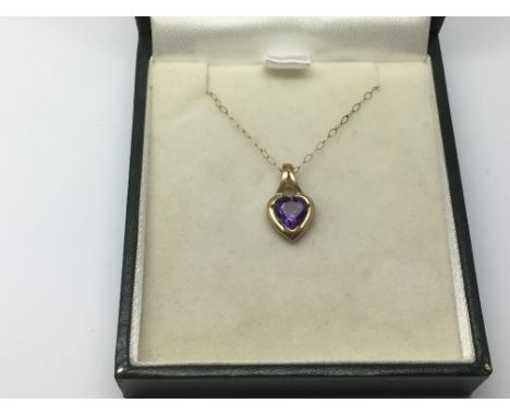 A 9ct gold chain with a 9ct gold heart shaped pendant set with amethyst, approx 1.9g.