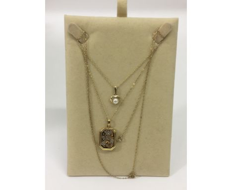 A 9ct gold locket and chain together with a 9ct gold heart and cultured pearl pendant on chain (2), approx 3.8g.