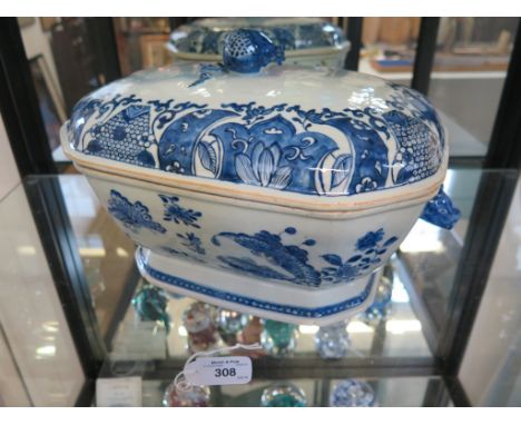 A Chinese 18th century porcelain blue and white oblong tureen and cover with pomegranate finial handle 34cm