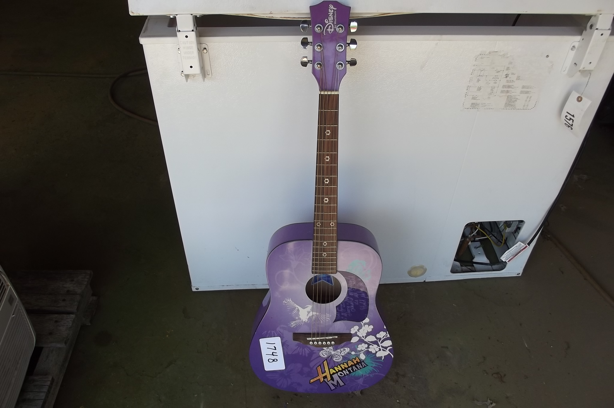 HANNAH MONTANA PURPLE GUITAR
