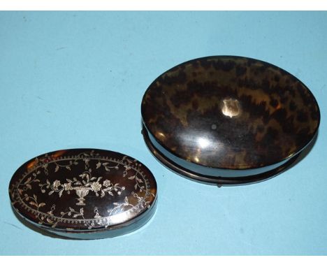 A 19th century oval tortoiseshell snuff box with silver piqué decoration and gilt metal closure and hinge, 8.25 x 4.75 x 2.75