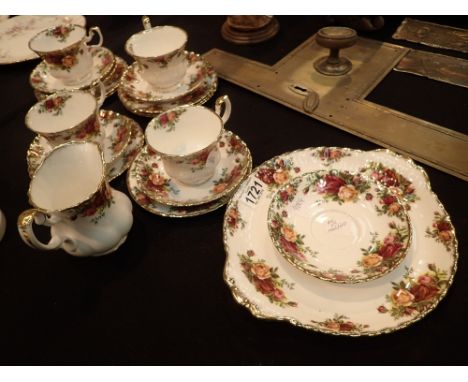 Quantity of Royal Albert china in the Country Roses pattern including cake plate four cups six saucers etc