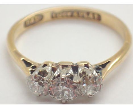 18ct gold three diamond ring size K 2.1g