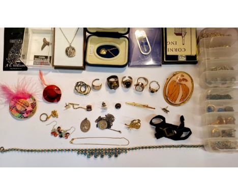 A quantity of jewellery and small collectables to include a 9ct gold fine chain bracelet 0.7g, a Cornish tin ingot, a gold pl