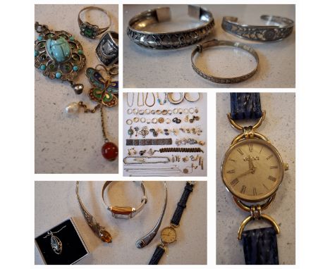 A quantity of jewellery to comprising dress rings to include a silver ring with Viking galleon design and other silver rings 