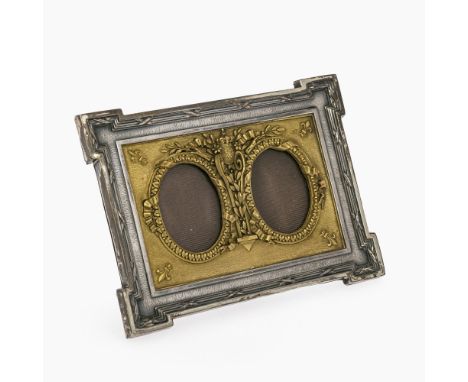 Miniatur BilderrahmenFrankreich um 1890Silber, teilw. vergoldet. 8,2 x 10,7 cm.Französischer kleiner Bilderrahmen, eine Preti