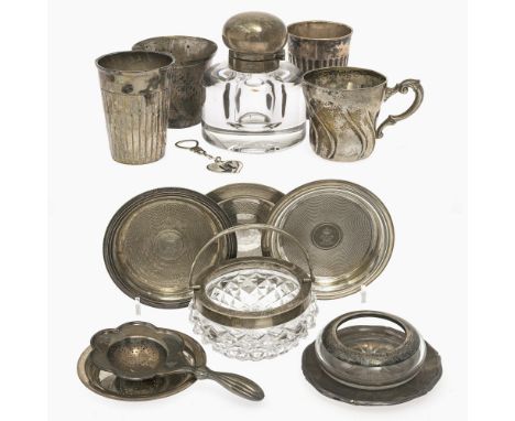 14 teiliges Konvolut mit Silbergeräten und silbergefassten GlasgefäßenDeutsch, um 1890-1930Silber, versilbert, Glas. Silber- 