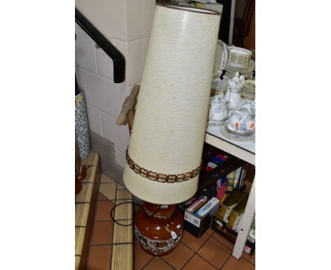 A WEST GERMAN STYLE FAT LAVA FLOOR LAMP, with a bulb to the top and one to the inside of the base, together with a lamp shade