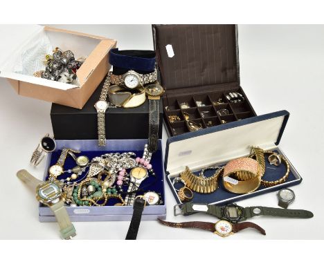 A BOX OF ASSORTED ITEMS, to include various pieces of costume jewellery such as brooches, beaded necklaces, a white metal amb