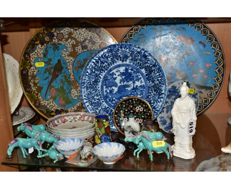 A SMALL COLLECTION OF ORIENTAL CERAMICS AND METALWARE, including a set of four late 18th century Chinese export porcelain sau