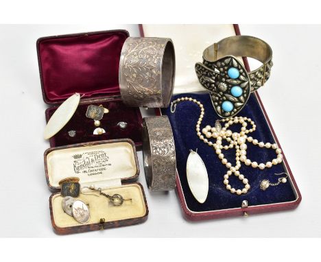 A BAG OF ASSORTED ITEMS, to include a cased graduated cultured pearl necklace fitted with a fish hook clasp stamped 'Silver',