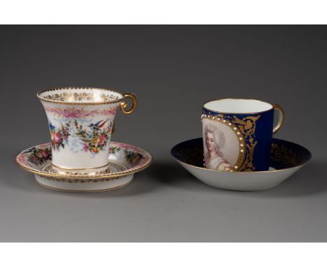 Dans le goût de la manufacture de Sèvres Deux TASSES et leurs SOUS-TASSES L'une à décor du portrait de Marie-Antoinette dans 
