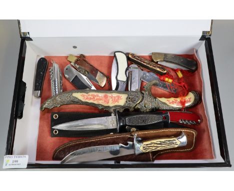 Collection of assorted sheath knives and clasp knives including: Swiss Army knife, theatrical style knife, clasp knifes etc. 