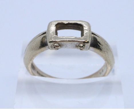 9ct gold dress ring lacking its stone, 3.2g approx.   (B.P. 21% + VAT) 