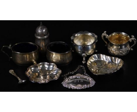 Various silver and effects, an Elizabeth II gin label, of shaped form with chain top, Birmingham 1987, 6cm W, a pepper pot, a