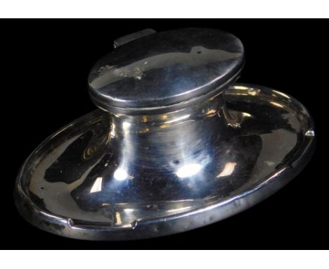 A George V silver inkwell, of oval form with single well with glass liner, Birmingham 1914, 11cm W, 6½oz all in.  (weighted)