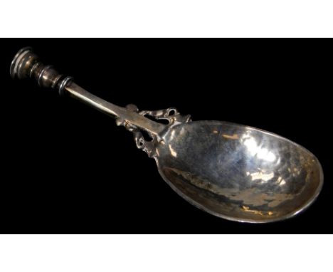 An Edwardian silver Arts and Crafts caddy spoon, by Albert Slade, with turned handle and hammered bowl, 9cm W, ½oz.