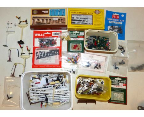 A quantity of signals, figures, and animals by Model Scene, Ratio, Peco &amp; Wills et Condition reports not available for th