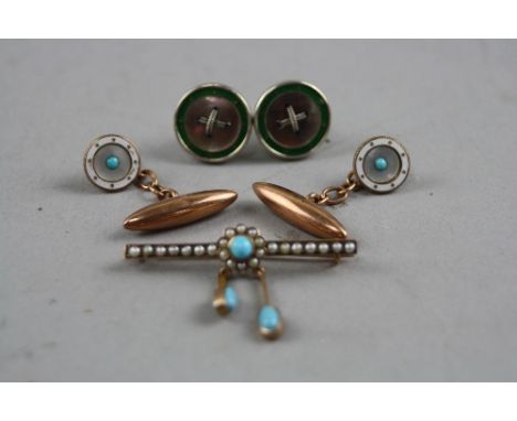 AN EARLY 20TH CENTURY VINTAGE COLLECTION OF JEWELLERY, to include a turquoise and seed pearl brooch, suspending two further d