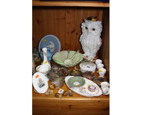 A GROUP OF CERAMICS, to include Wade Hedgehogs, Crabs, 'Dumbo', Royal Doulton 'Queen Victoria' plaque, large 'Owl' lamp base 