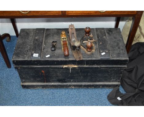 A PAINTED TOOL CHEST, containing a quantity of vintage hand tools, to include a Stanley No 100 1/2 block plane (missing blade