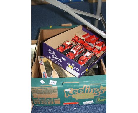 A QUANTITY OF BOXED, UNBOXED AND ASSORTED PLAYWORN SOLIDO DIECAST MILITARY VEHICLES, including items from the Famous Battles 