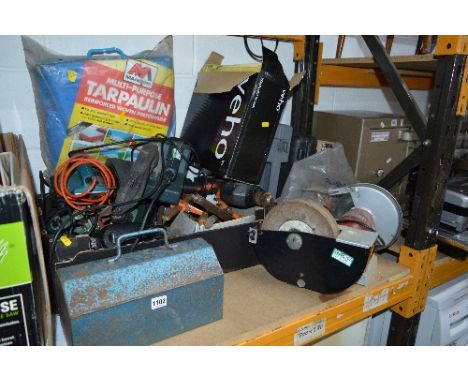 A QUANTITY OF POWER AND HAND TOOLS, including Bosch belt sanders, Orbital sander, B & D jigsaw, a bench grinder, tarpaulin, e