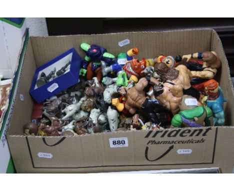 A QUANTITY OF UNBOXED AND ASSORTED PLAYWORN AND VINTAGE LEAD AND MODERN PLASTIC ACTION FIGURES, to include Britain's and othe