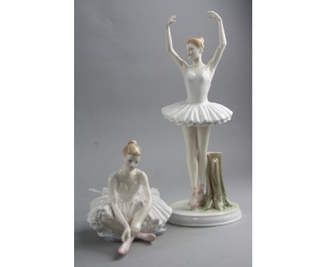 TWO LIMITED EDITION ROYAL WORCESTER FIGURES OF BALLET DANCERS, 'Reflection' 366/4500 (certificate not same number) and 'Grace