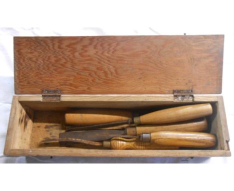 A small wooden box containing five vintage chisels