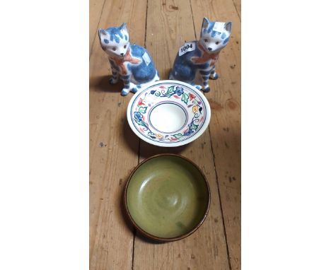 A small quantity of ceramics comprising a pair of Rye Pottery cats, Poole Pottery dish and a slip decorated dish