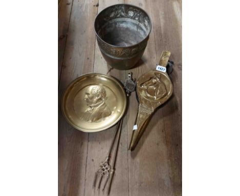 A small quantity of brass items including a brass planter with embossed floral band, bellows depicting a horse's head, toasti