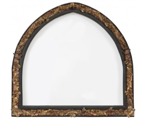 Baroque ogival frame; 17th century.Carved and polychrome wood.Measurements: 216 x 228 cm; 178 x 181,5 cm (light).Baroque ogiv