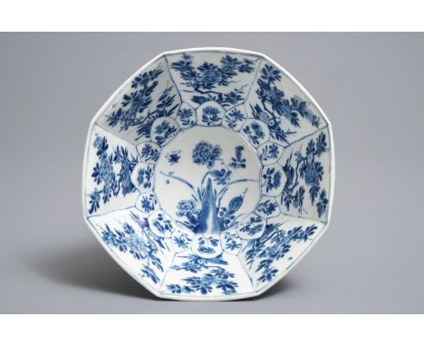 A Chinese blue and white octagonal bowl with floral design, Kangxi H.: 10,5 cm - Dia.: 20 cm---------Please request condition