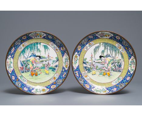 A pair of Chinese Canton enamel plates with ladies and children, Qianlong mark, 19th C. Dia.: 27 cm      ------        Please