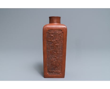 A Chinese Yixing stoneware tea caddy and cover, Kangxi H.: 24,5 cm---------Please request condition reports by e-mail on info