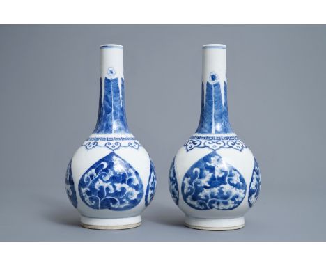 A pair of Chinese blue and white bottle vases, Kangxi mark, 19/20th C. H.: 25,5 cm ------ Please request condition reports by