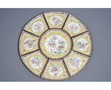 A Chinese Canton enamel sweetmeat set, Qianlong Dia.: 16,5 cm (the central tray)Dia.: 37 cm (the whole)      ------        Pl