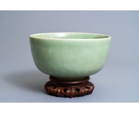 A Chinese celadon bowl on wooden stand, Kangxi/Yongzheng Dia.: 25,5 cm - H.: 14 cm (the bowl excl. stand)---------Please requ