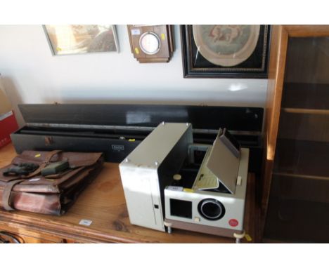 A Leitz projector together with a projector screen in fitted case 