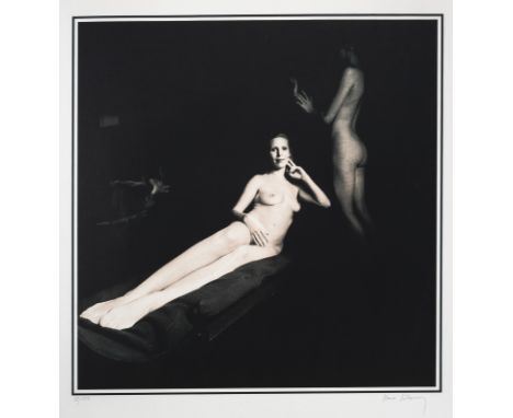 Székessy, KarinEssen, geboren 1938Blattgröße: 83 x 63 cm; 54,5 x 52,5 cm, o. R.Weibliche Akte. Heliogravure auf festem Papier